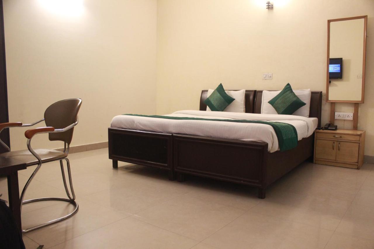 Hotel Smart Plaza New Delhi Luaran gambar