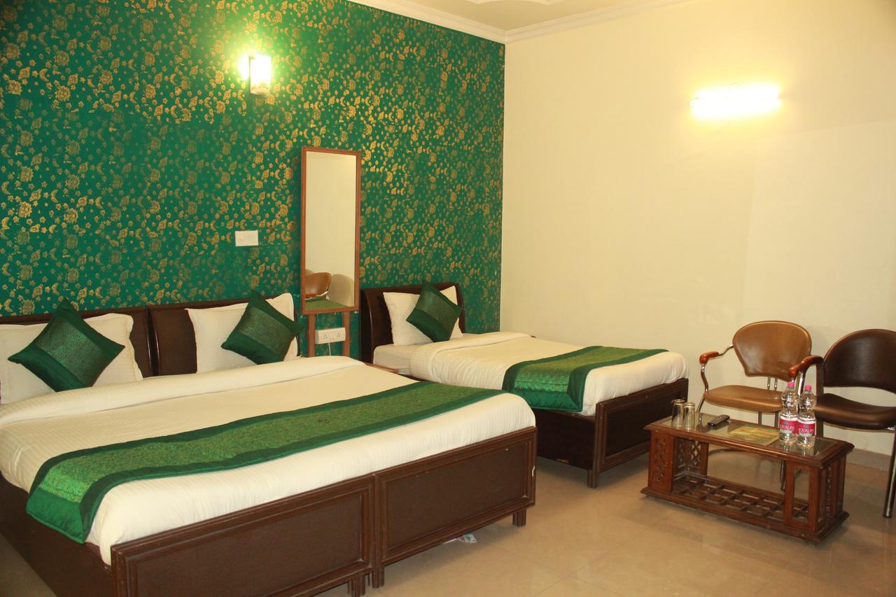 Hotel Smart Plaza New Delhi Luaran gambar
