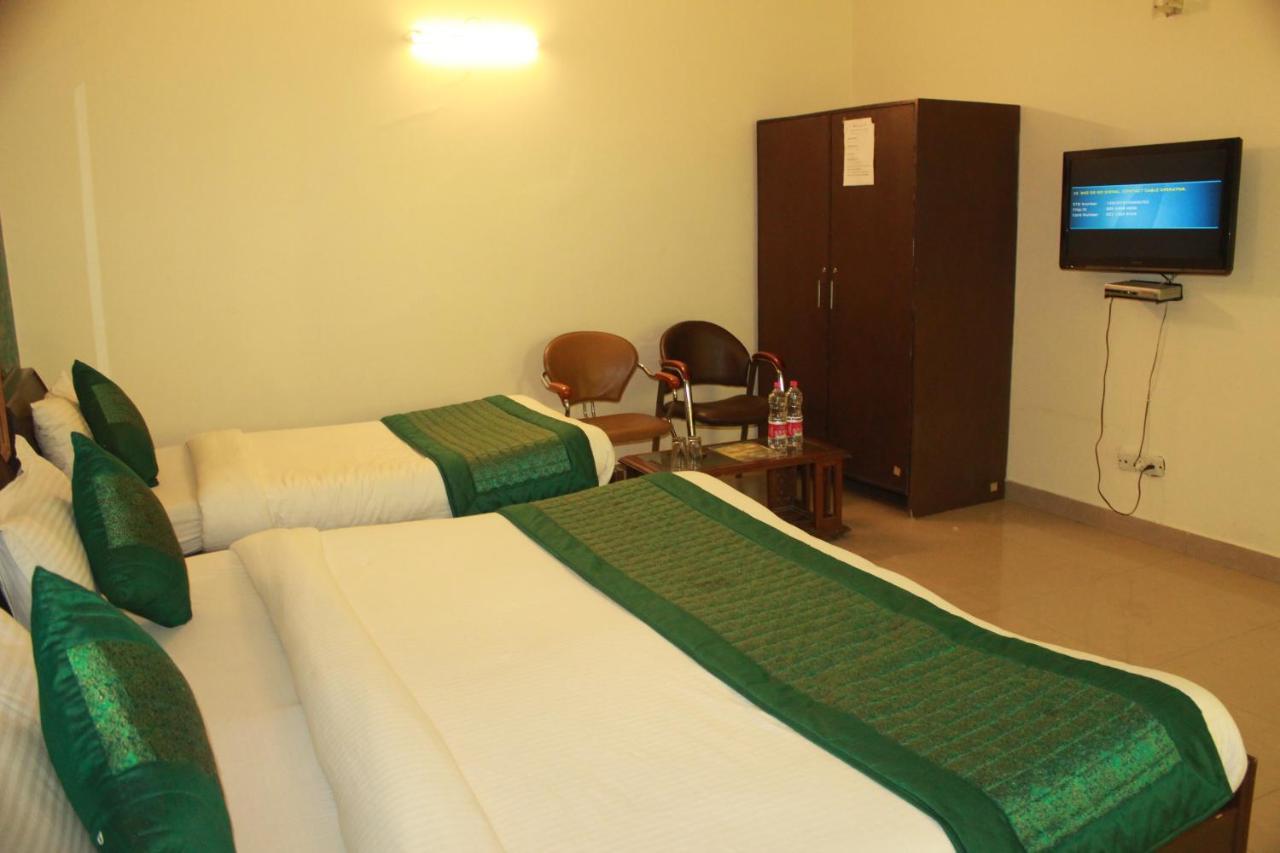 Hotel Smart Plaza New Delhi Luaran gambar