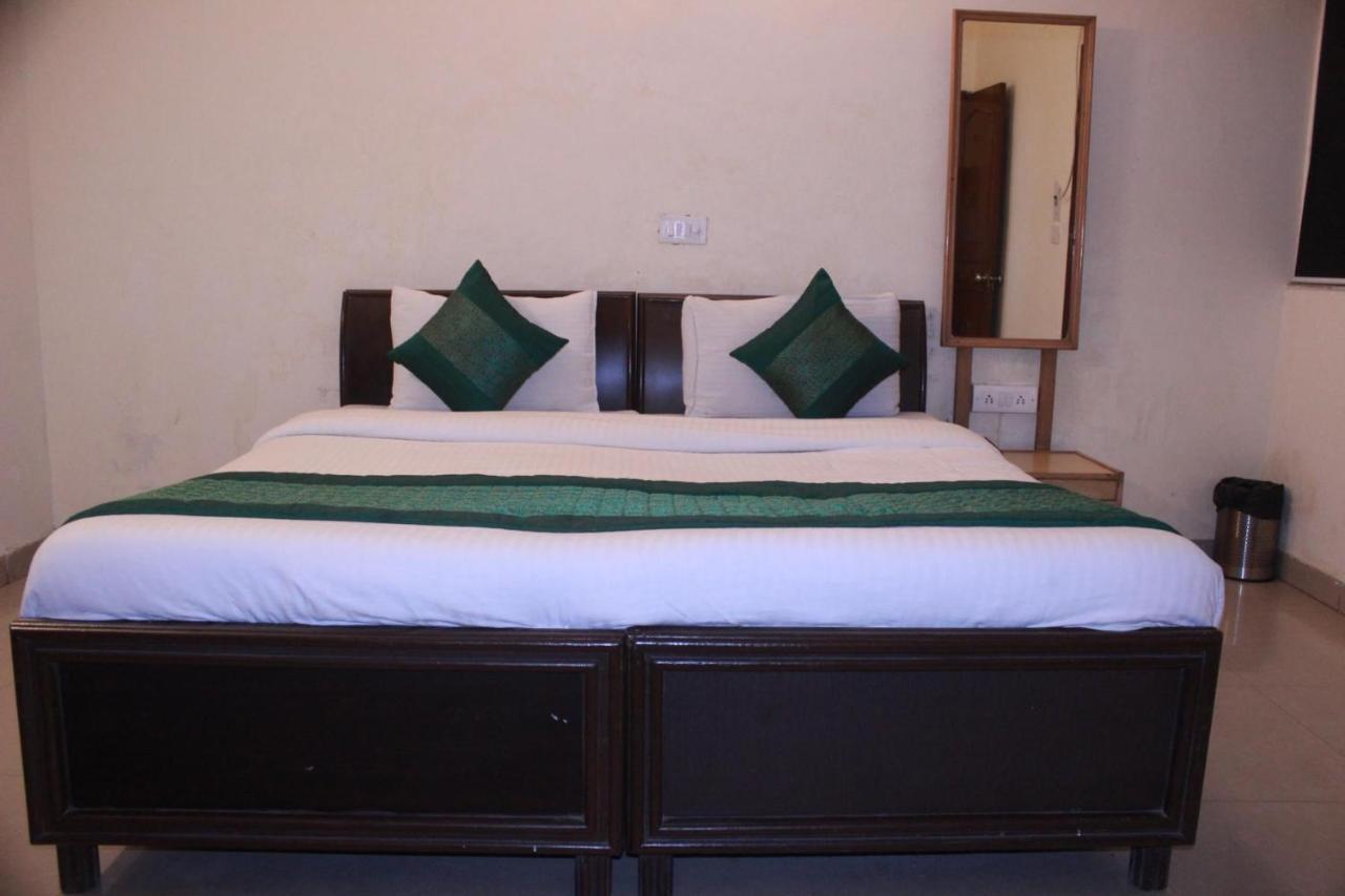 Hotel Smart Plaza New Delhi Luaran gambar