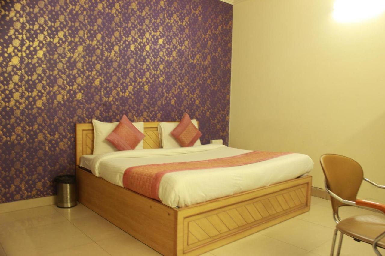 Hotel Smart Plaza New Delhi Luaran gambar